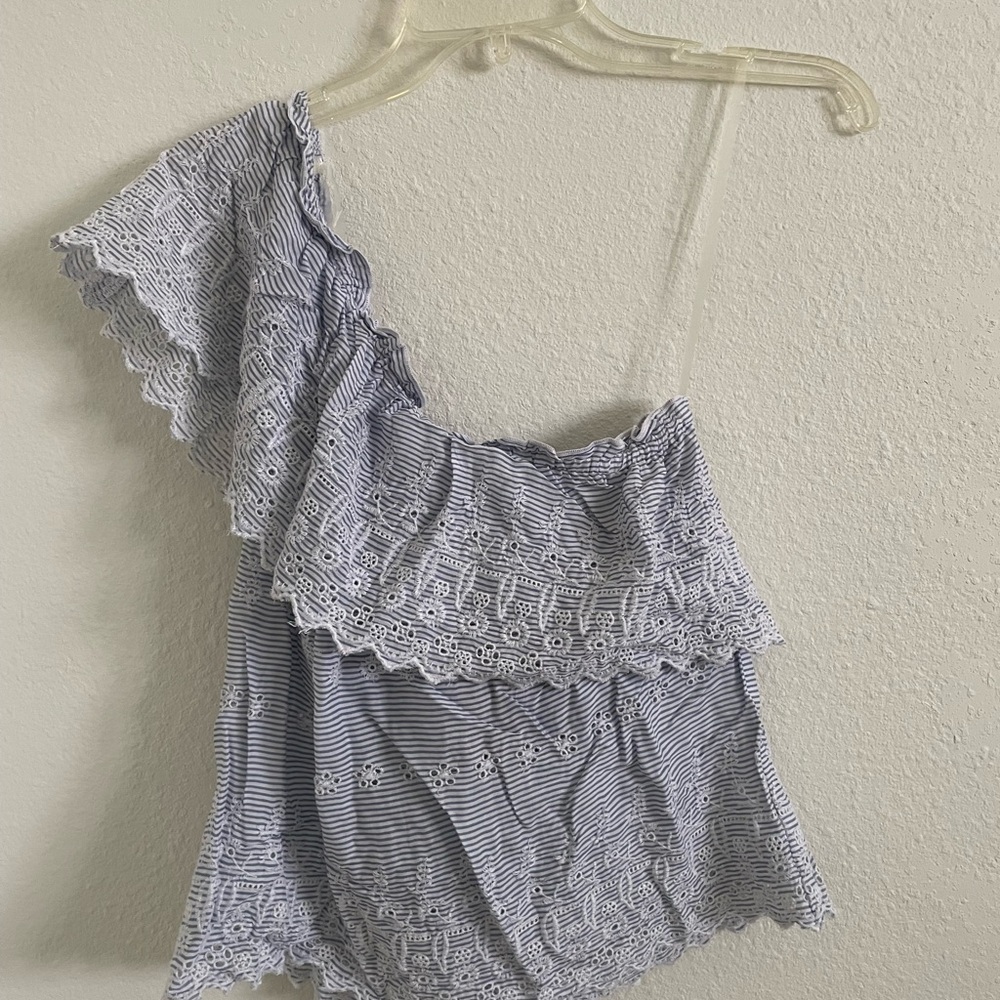 AE One Shoulder